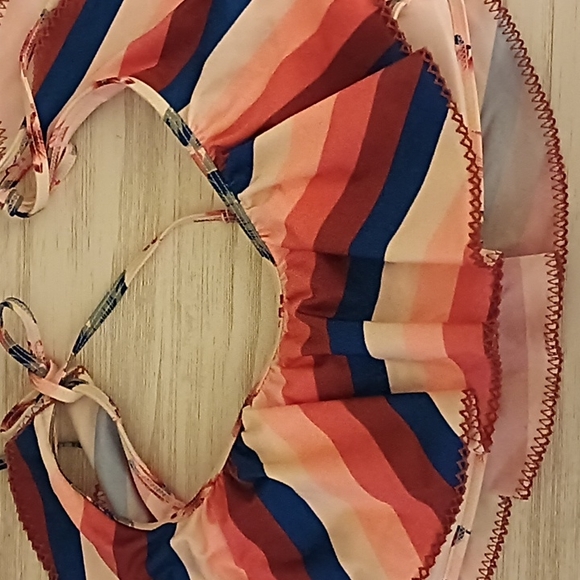 2pc bathing suit - Picture 2 of 3